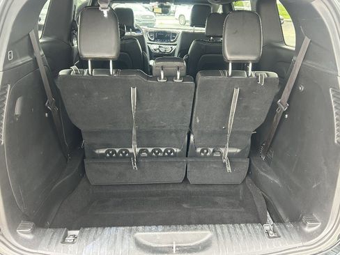 Used 2025 Chrysler Pacifica Select FWD image 19