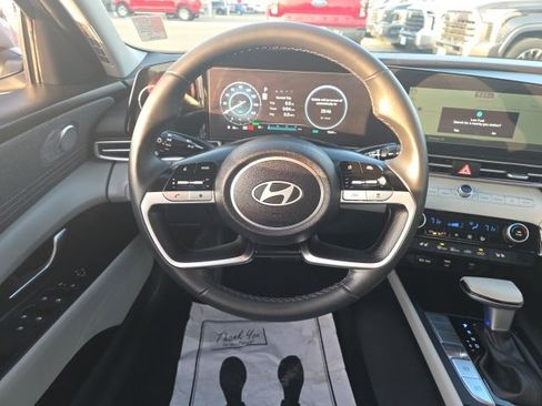 Used 2025 Hyundai Elantra Limited image 11