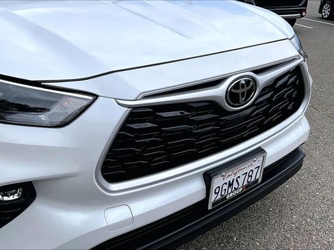 Used 2023 Toyota Highlander XLE image 29