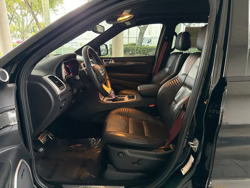 Used 2018 Jeep Grand Cherokee Trackhawk AWD/4WD image 6