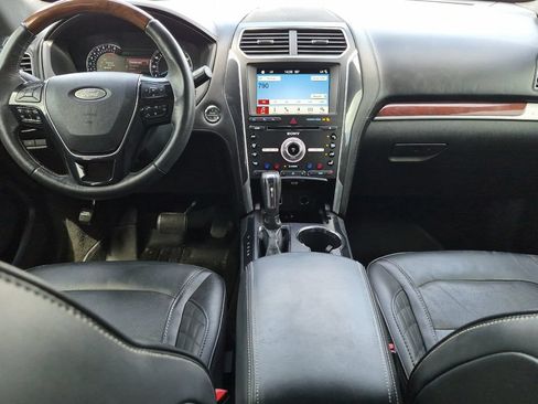 Used 2018 Ford Explorer Platinum AWD/4WD image 9
