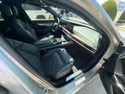 Used 2024 BMW i7 eDrive50 RWD image 21