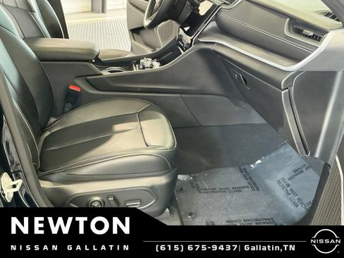 Used 2024 Jeep Grand Cherokee L Limited AWD/4WD image 24