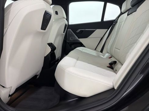 Certified 2024 BMW 530i xDrive w/ Premium Package AWD/4WD image 17