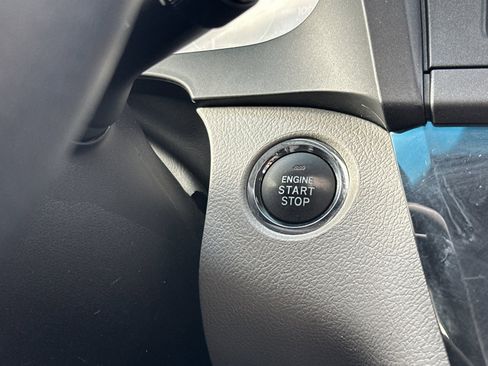 Used 2017 Toyota Sienna XLE image 24