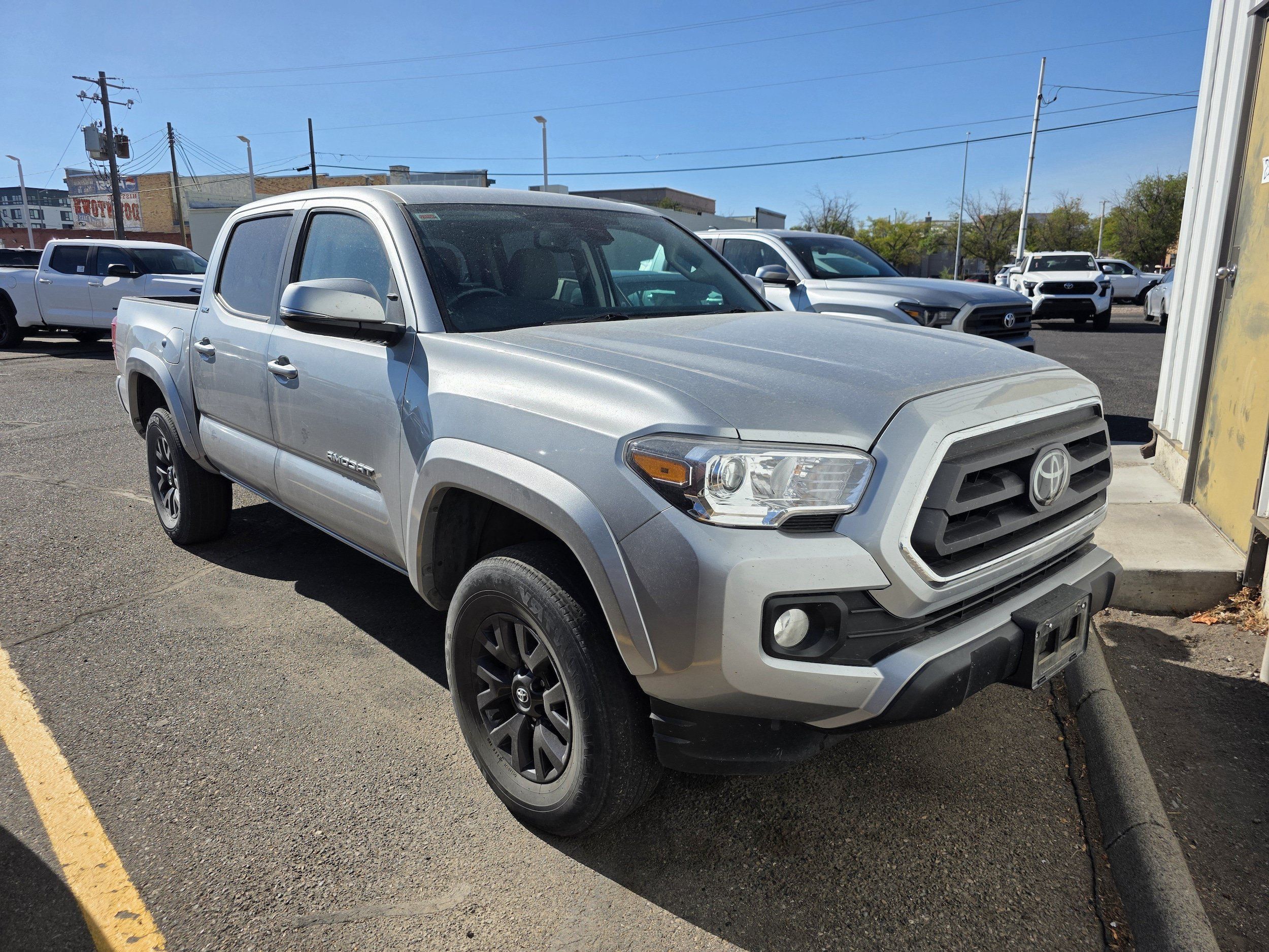 Used 2022 Toyota Tacoma SR5 w/ Technology Package AWD/4WD image 1