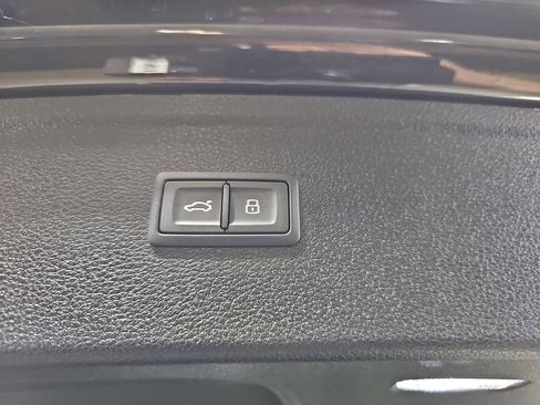 Used 2023 Audi Q5 2.0T Premium w/ Convenience Package image 16