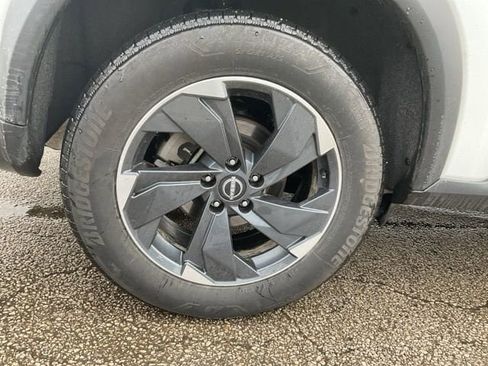 Used 2025 Nissan Rogue SV image 9