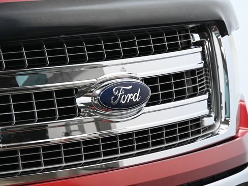 Used 2013 Ford F150 XLT w/ Luxury Equipment Group RWD image 9