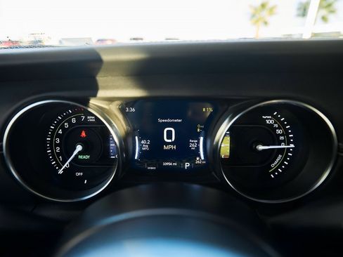 Used 2022 Jeep Wrangler Unlimited Sahara image 41