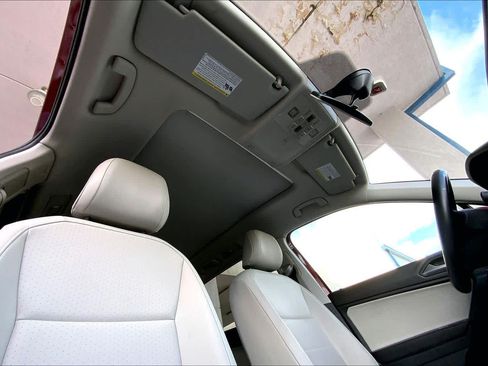 Used 2019 Volkswagen Tiguan SE w/ Panoramic Sunroof Package AWD/4WD image 14