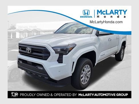 Used 2025 Toyota Tacoma SR5 AWD/4WD image 1