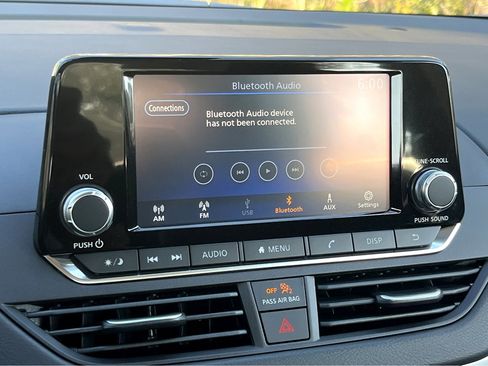 Used 2024 Nissan Altima 2.5 S image 3