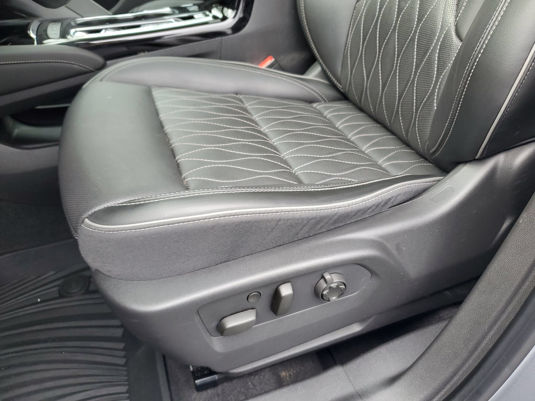 Used 2021 Buick Envision Avenir AWD/4WD image 17