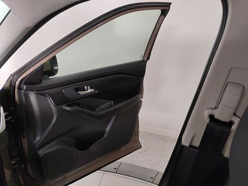 Used 2024 Nissan Rogue SV FWD image 45
