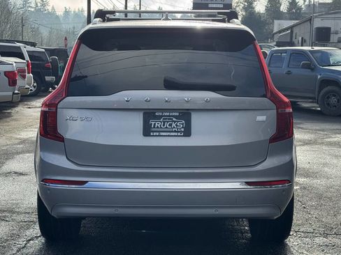 Used 2023 Volvo XC90 T8 Ultimate w/ Lounge Package image 4