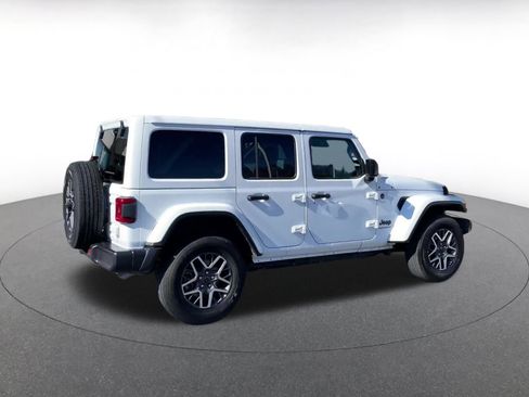 Used 2025 Jeep Wrangler Sahara image 15