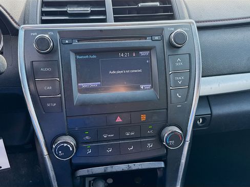 Used 2017 Toyota Camry SE image 10