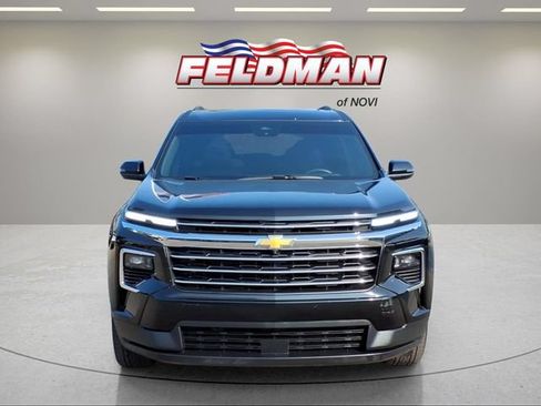 Used 2025 Chevrolet Traverse LT w/ Sun and Wheel Package FWD image 9