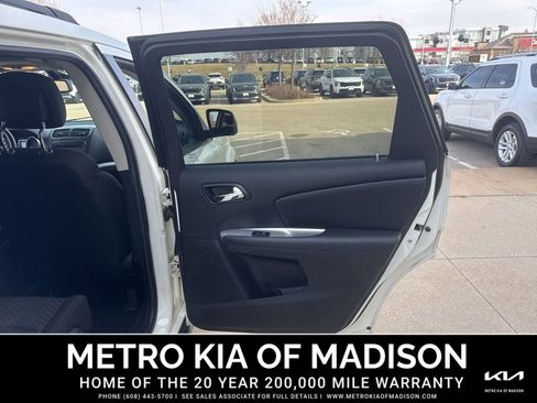 Used 2019 Dodge Journey SE w/ Blacktop Package image 28