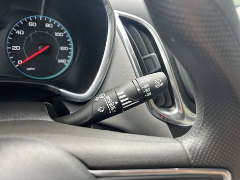 Used 2020 Chevrolet Equinox LS FWD image 11