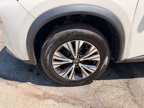 Used 2023 Nissan Rogue SV AWD/4WD image 11