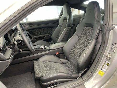 Used 2026 Porsche 911 Carrera RWD image 5