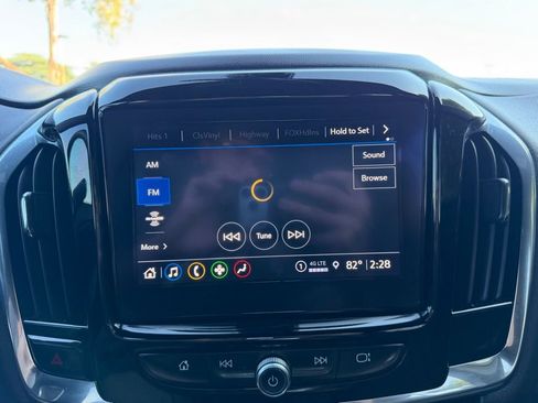 Used 2023 Chevrolet Traverse LT image 36