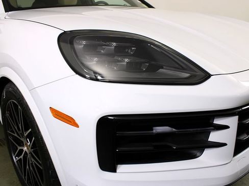 New 2026 Porsche Cayenne E-Hybrid Coupe AWD/4WD image 11