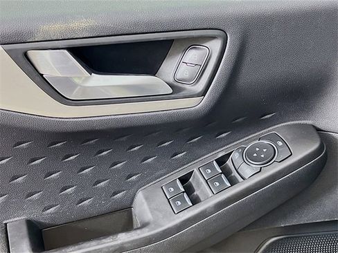 Used 2020 Ford Escape SE image 9