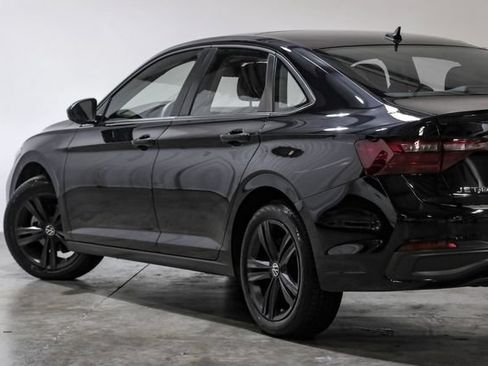 Used 2022 Volkswagen Jetta SE w/ Panoramic Sunroof Package FWD image 16