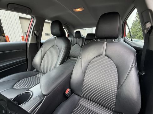 Used 2020 Toyota Camry SE w/ 4 Season Floor Mat Package FWD image 8