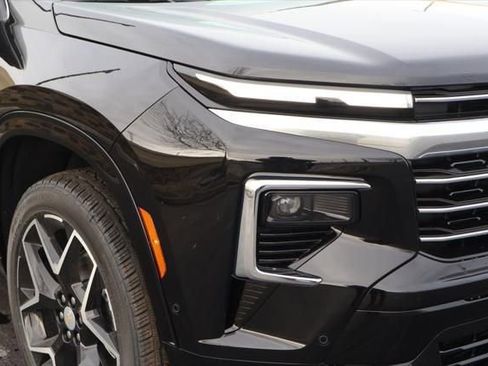 New 2026 Chevrolet Traverse High Country image 3