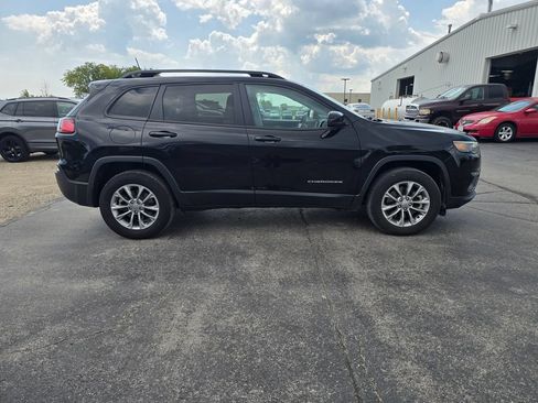 Used 2022 Jeep Cherokee Latitude Lux w/ Sun & Sound Group AWD/4WD image 2