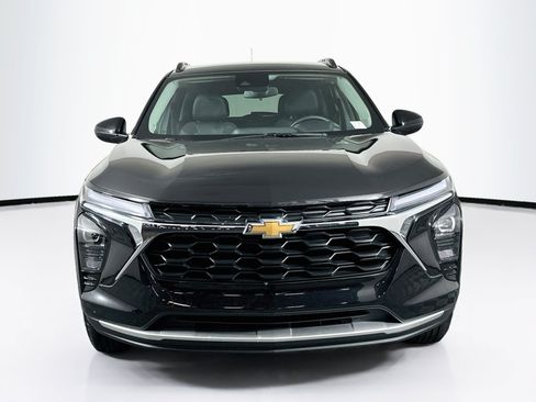 Used 2025 Chevrolet Trax LT w/ LT Convenience Package FWD image 2