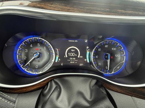 Used 2023 Chrysler Pacifica Limited image 27