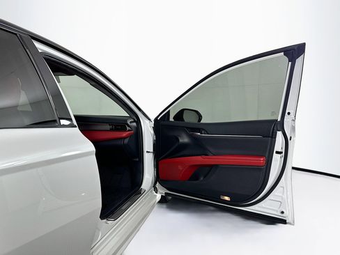 Used 2019 Toyota Camry XSE image 31