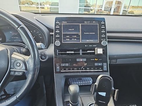 Used 2019 Toyota Avalon XLE image 9