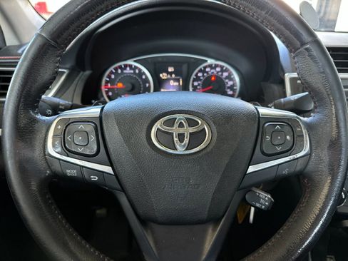 Used 2017 Toyota Camry SE image 19