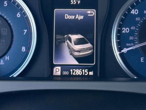 Used 2016 Toyota Camry LE FWD image 10