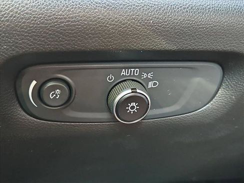 Used 2020 Chevrolet Traverse LS FWD image 17