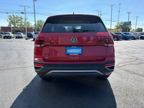Used 2024 Volkswagen Taos SE w/ Panoramic Sunroof Package AWD/4WD image 6