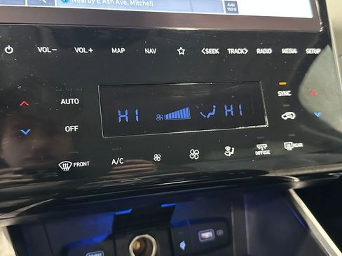 Used 2024 Hyundai Tucson Limited image 25