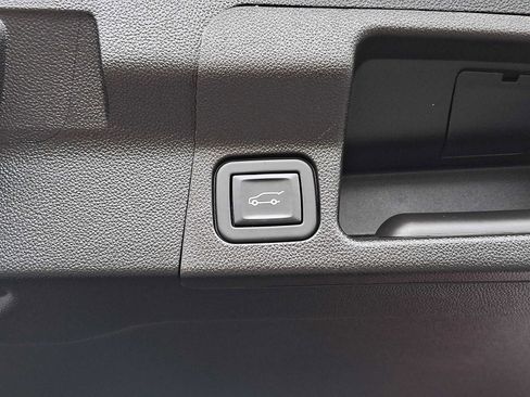 Certified 2023 GMC Acadia SLT w/ Technology Package AWD/4WD image 31
