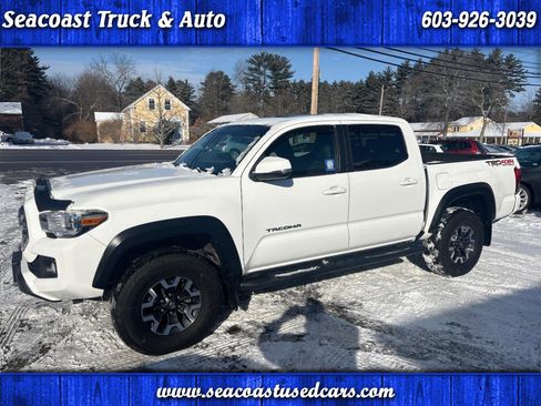 Used 2017 Toyota Tacoma SR5 image 1