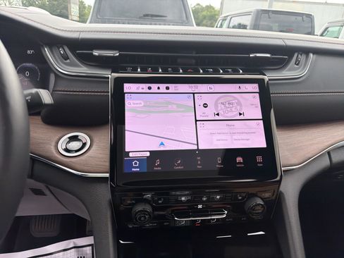Certified 2025 Jeep Grand Cherokee Summit w/ Luxury Tech Group V AWD/4WD image 20