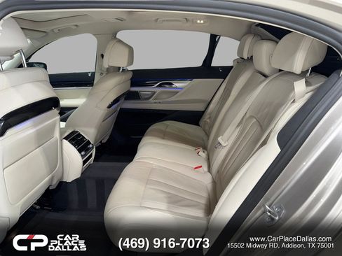 Used 2022 BMW 740i w/ Luxury Rear Seating Package RWD image 21
