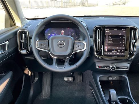 New 2026 Volvo XC40 B5 Core w/ Climate Package image 15