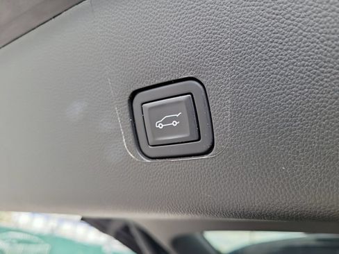 Used 2023 Chevrolet Traverse LT FWD image 10
