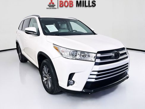 Used 2019 Toyota Highlander XLE AWD/4WD image 1